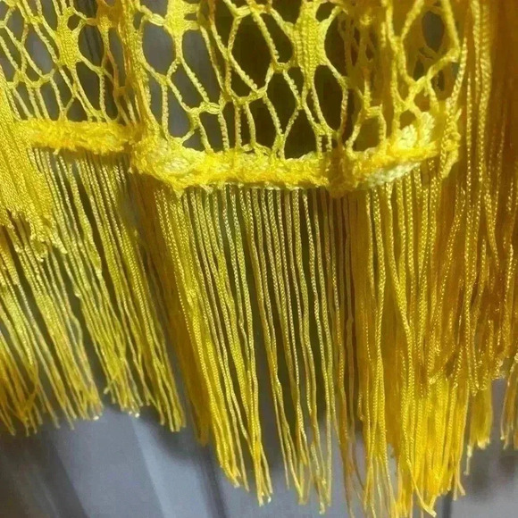 Yellow coverup for swimsuit or casual wear. Fits like a medium - Picture 4 of 5